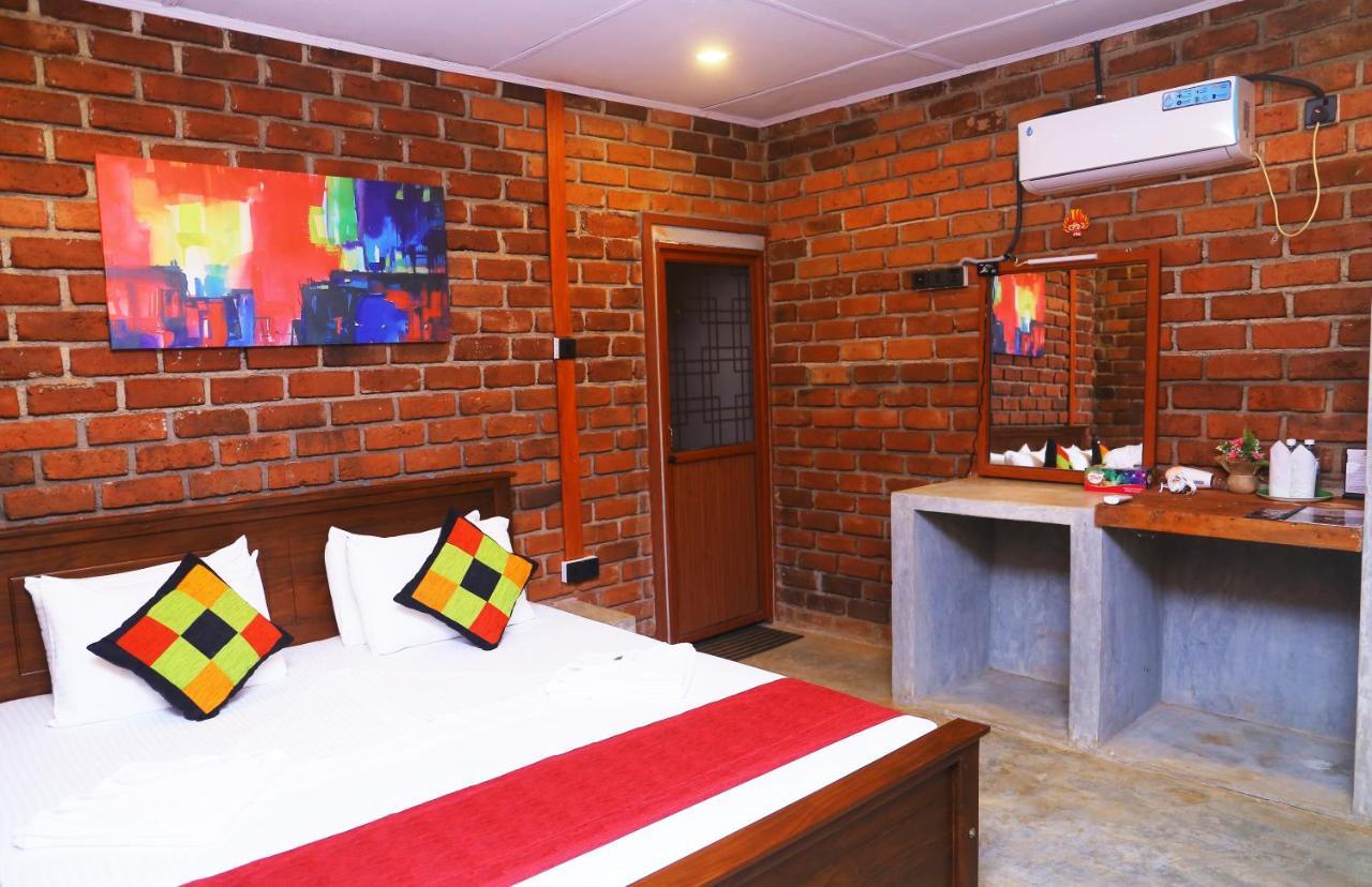 Click Hiriketiya Hotel Dikwella Ngoại thất bức ảnh