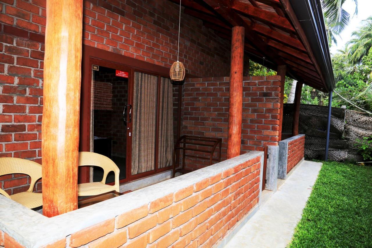 Click Hiriketiya Hotel Dikwella Ngoại thất bức ảnh