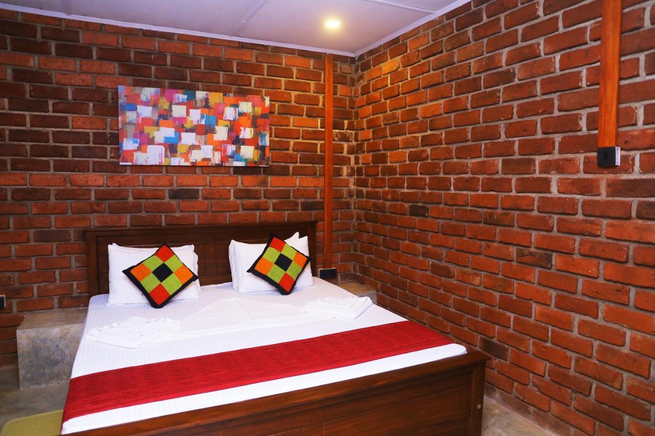 Click Hiriketiya Hotel Dikwella Ngoại thất bức ảnh