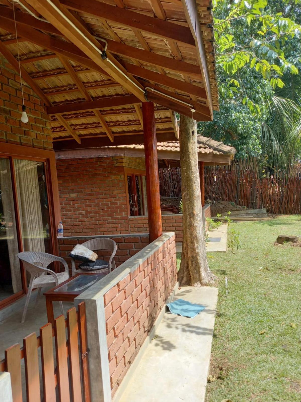 Click Hiriketiya Hotel Dikwella Ngoại thất bức ảnh